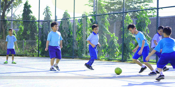 时间轴示意：赛事结束、数据回传、编辑核验、战报发布四个时间点
